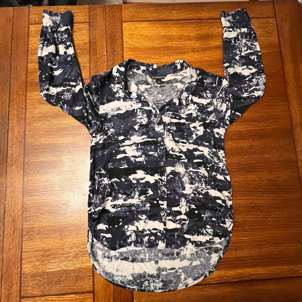 Rock & Republic Blue Camo Long Sleeve Button Up Front Pocket Blouse Size XS - Picture 13 of 16